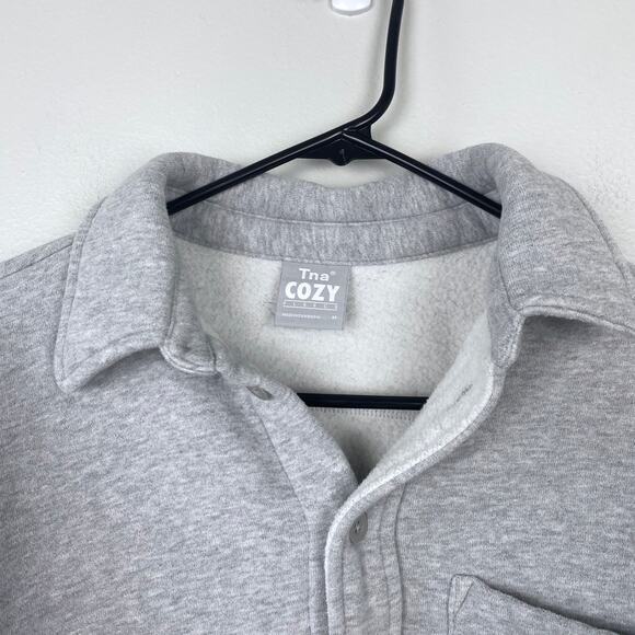 TNA Cozy Fleece‎ Boyfriend Cropped Button Up Heather Gray Shacket Size Medium - Picture 2 of 12